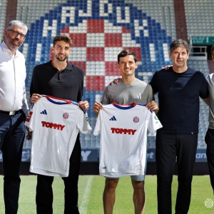 官方：吉利亚蒙加盟哈伊杜克，此前球员与瓦伦西亚协商解约